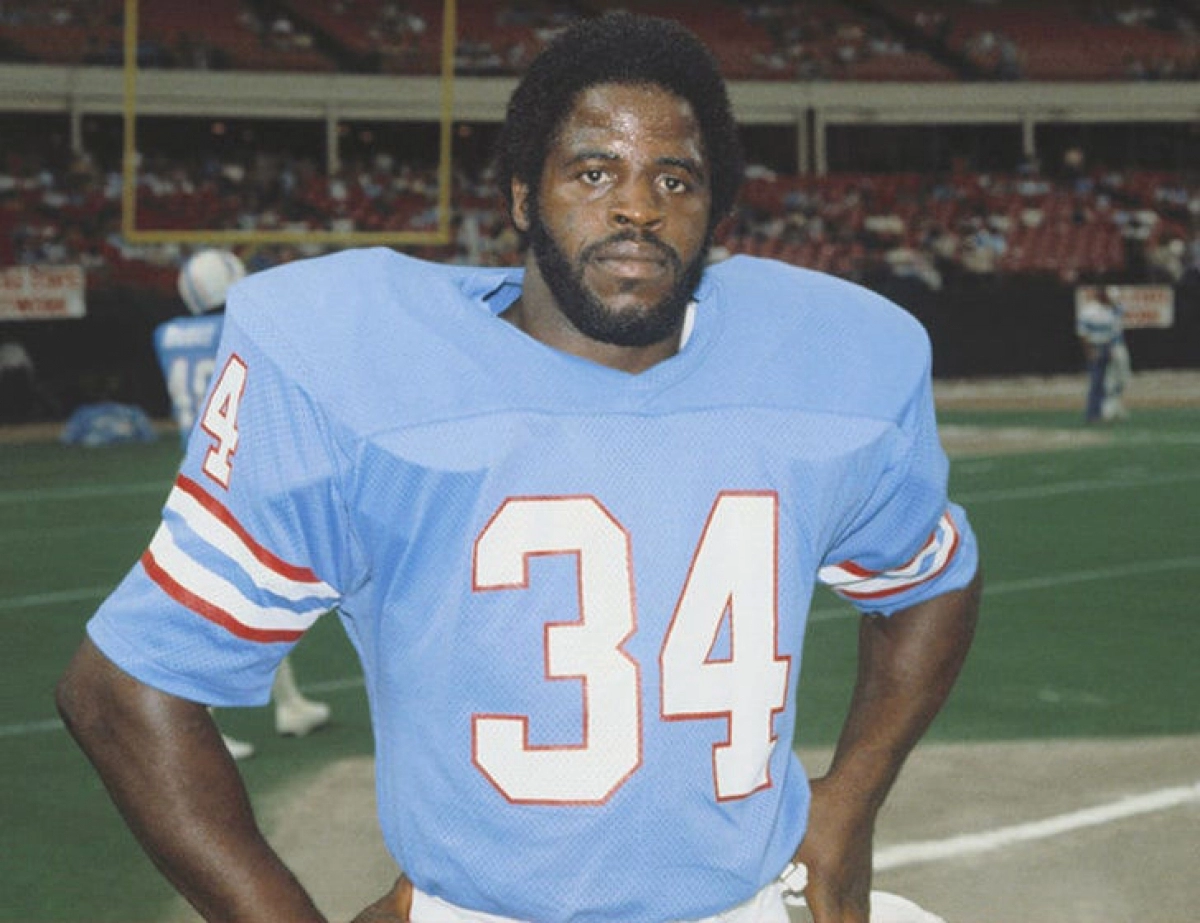 Earl Campbell amasse 206 verges au sol