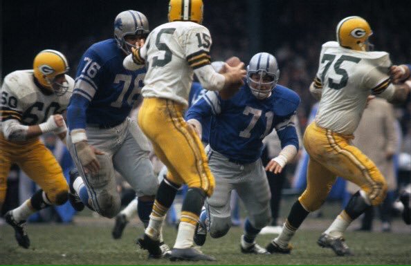 Les Lions battaient les Packers invaincus 26-14 lors du match de l'Action de grâce, mettant fin à leur séquence parfaite de 10-0. Une victoire bouleversante devant tout le pays au Tiger Stadium.